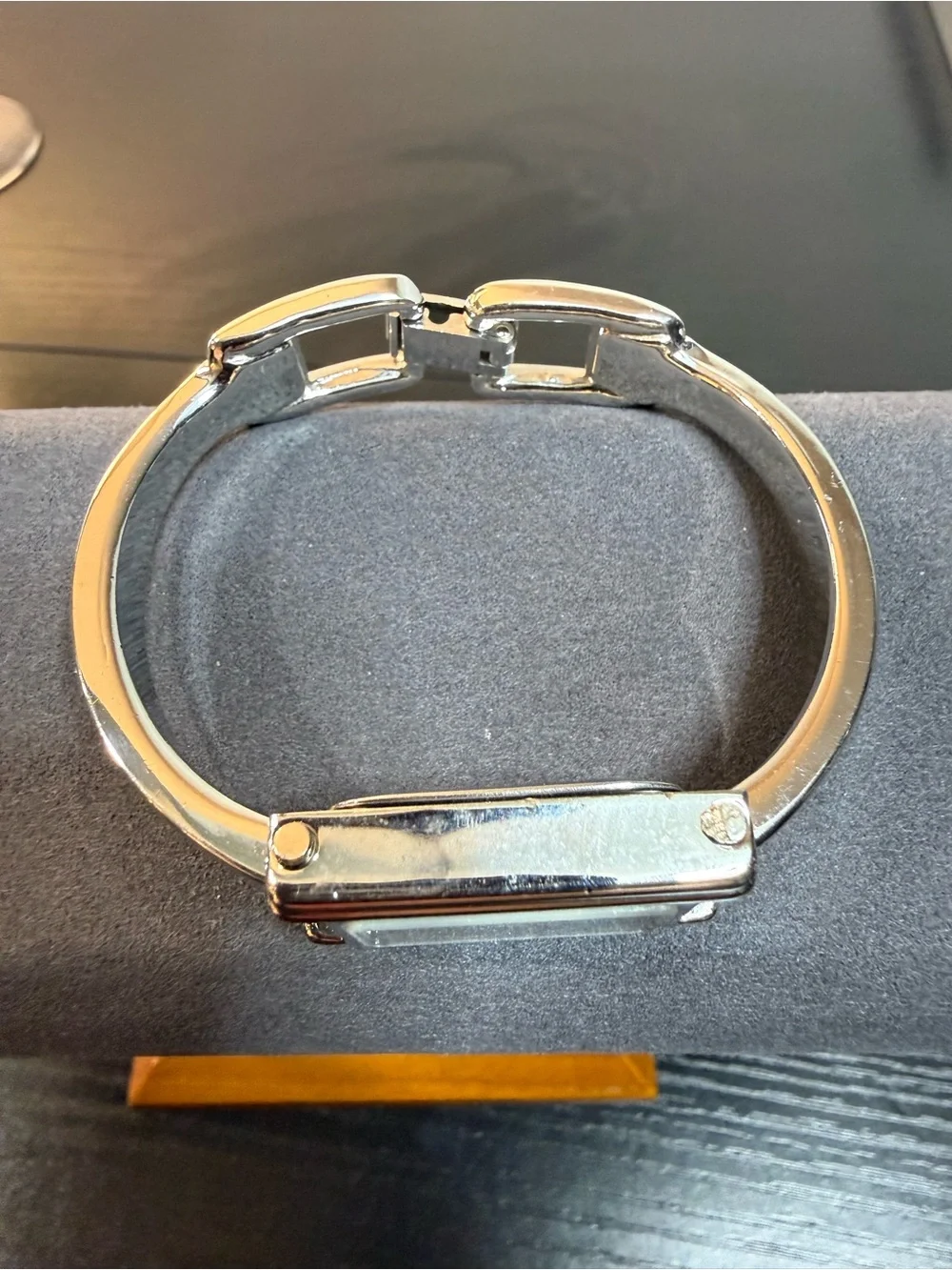 Vintage Gucci 1000.06 Silver Tone Bangle Watch Swiss Made Working New Battery
